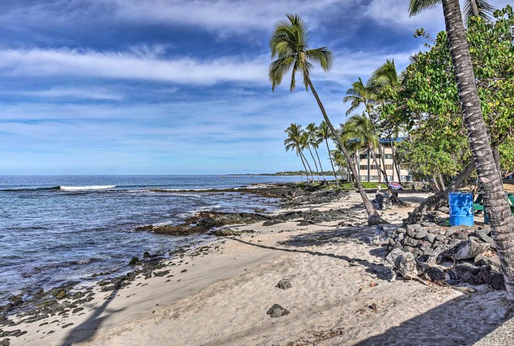 Oceanfront Kona Home with Beach Access and Views!